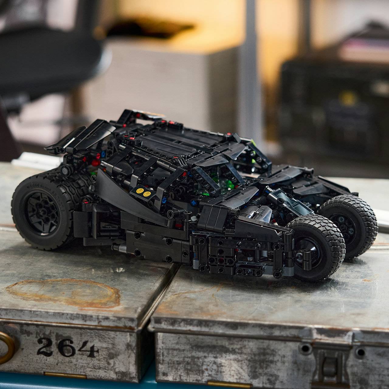 LEGO® Technic 42239 Batmobile™ Tumbler - Image 2