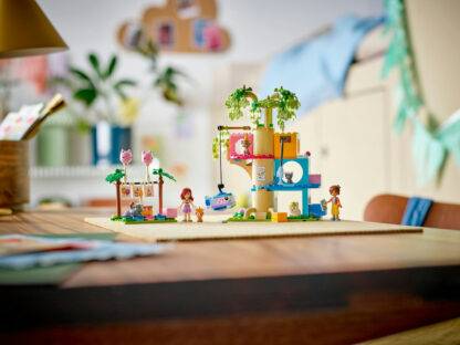 LEGO® Friends 42666 Cat Birthday Party & Tree House - Image 3