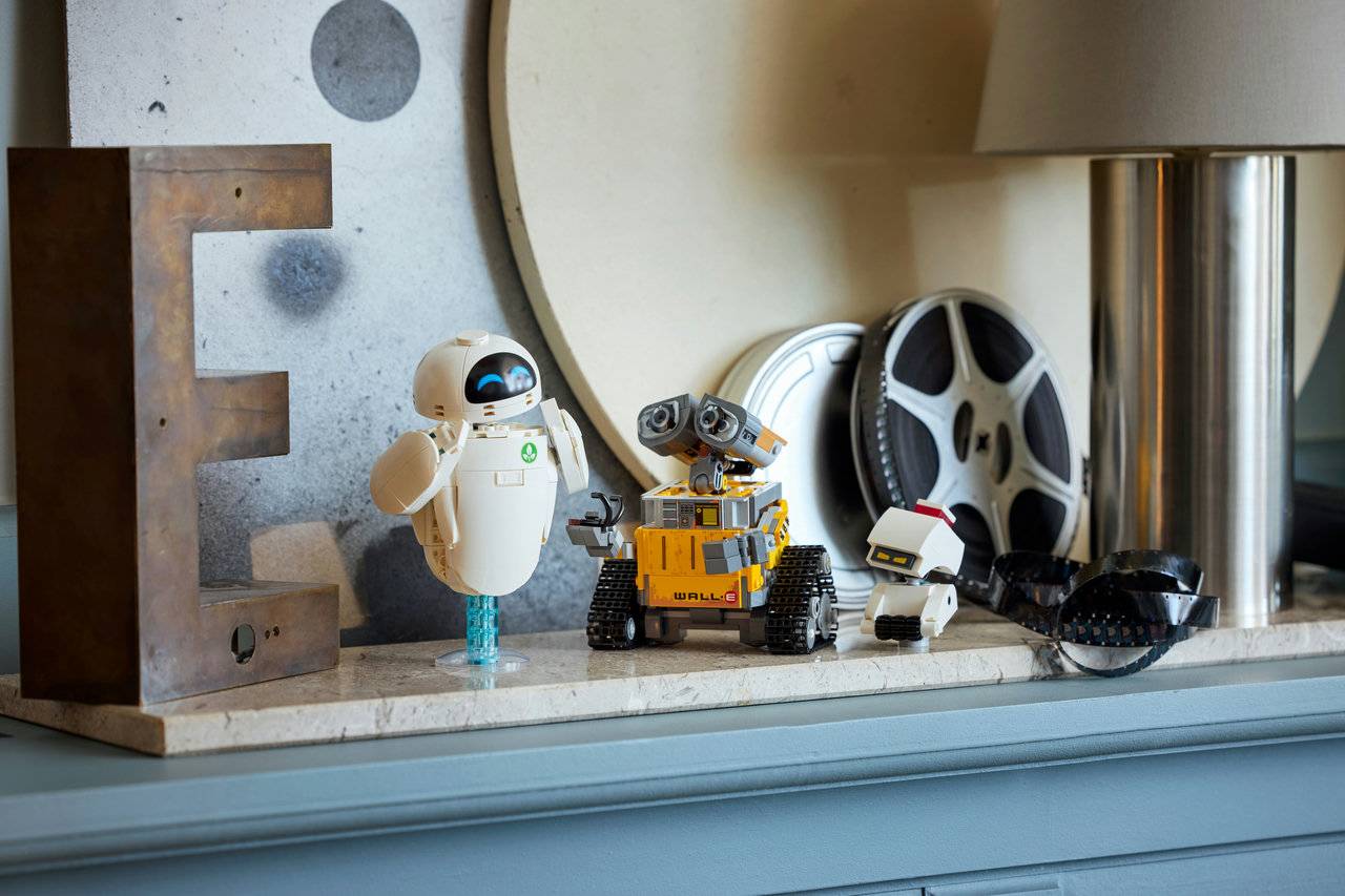 LEGO® Disney 43279 WALL-E and EVE - Image 3
