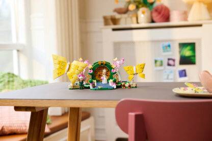 LEGO® Wicked 75688 Glinda's Wedding Day - Image 3