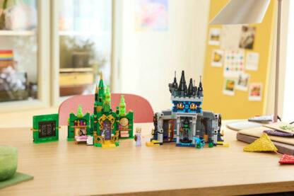 LEGO® Wicked 75689 Emerald City & Kiamo Ko Castle - Image 2