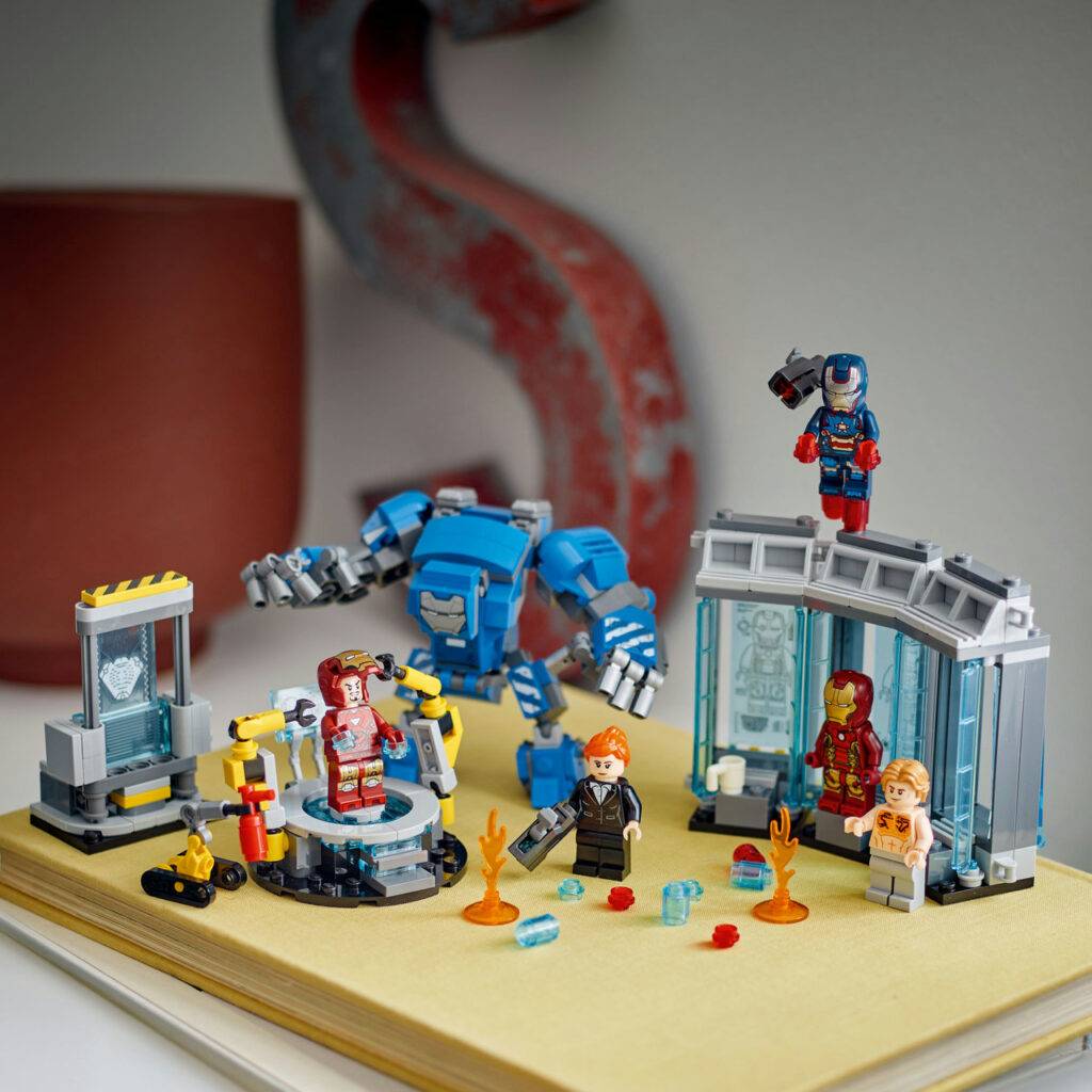 LEGO® Marvel 76315 Iron Man’s Laboratory: Hall of Armour - Build and ...