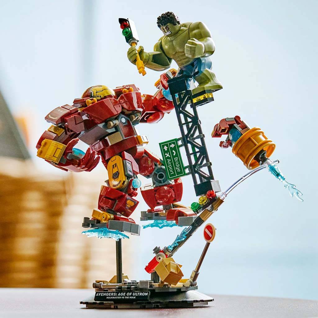 LEGO® 76343 Marvel Epic Battle: Hulkbuster vs. The Hulk - Image 2