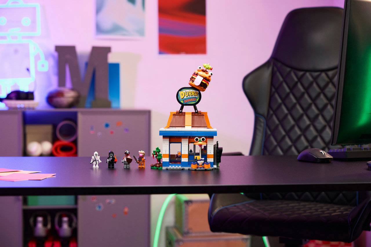 LEGO® Fortnite 77076 Durrr Burger Restaurant - Image 3