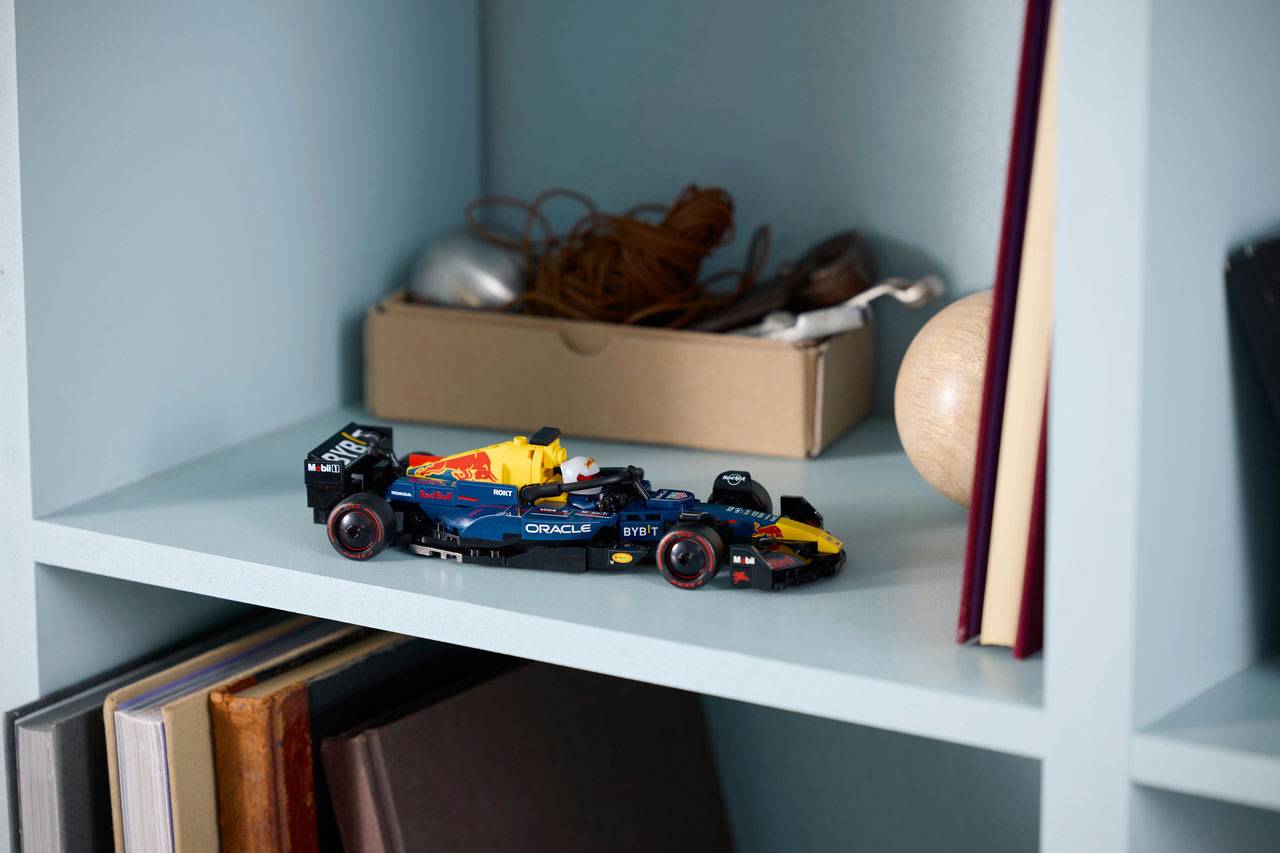 LEGO® Speed Champions 77243 Oracle Red Bull Racing RB20 F1® Race Car - Image 2